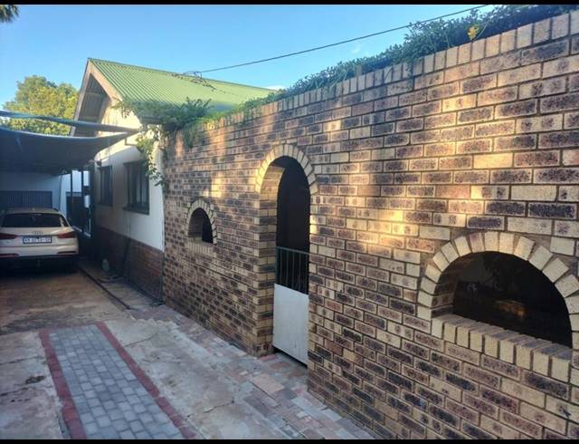 4 BEDROOM HOUSE FOR SALE IN PRETORIA GARDENS